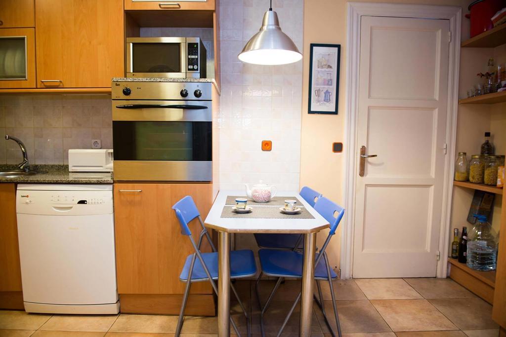 Lovely Apartment At Park Gueell Barcelona Room photo